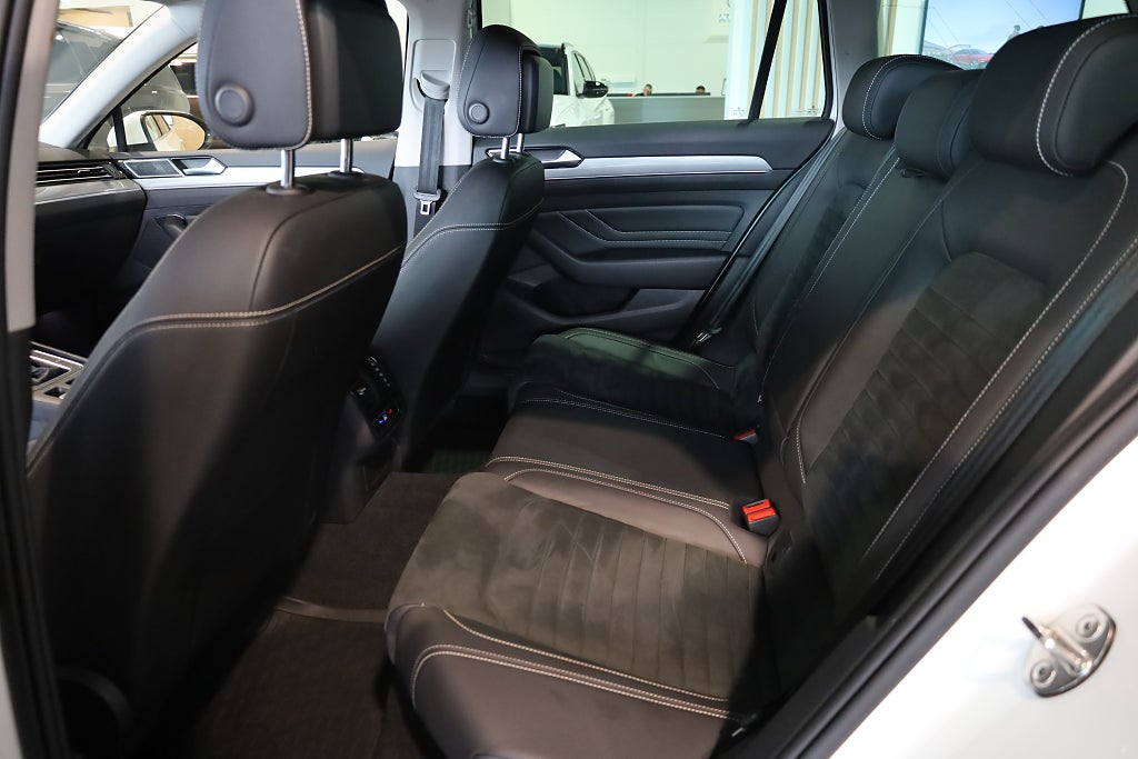 Volkswagen Passat GTE 218hk Executive / Business / Värmare / Navi 2022