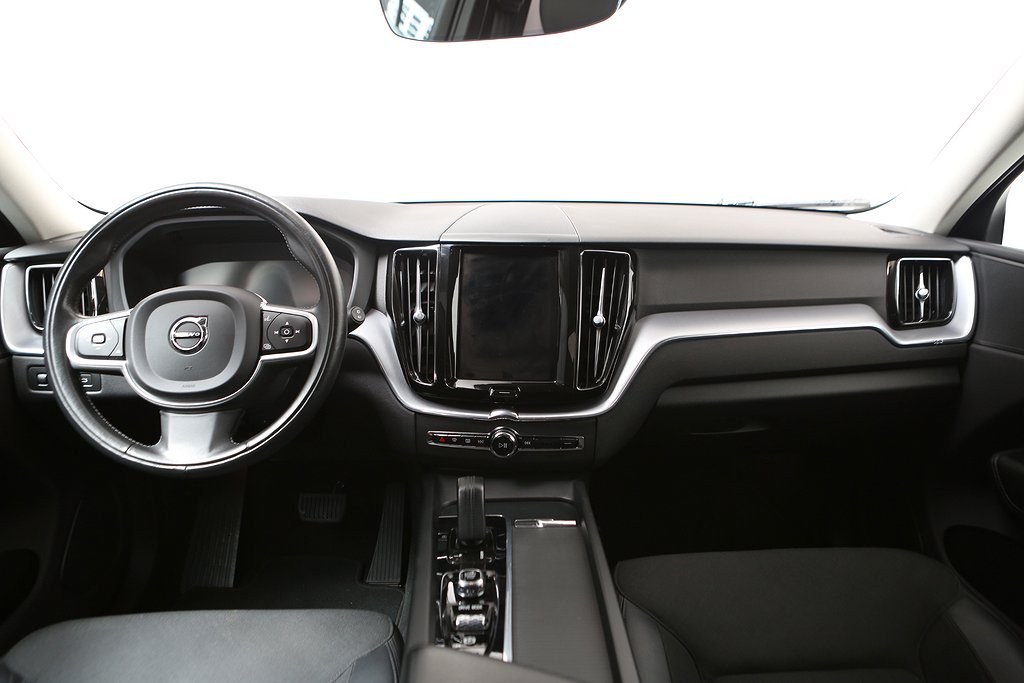 Volvo XC60 B4 Diesel 197hk Momentum Adv SE AWD VOC Drag 2021