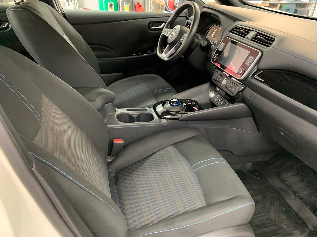 Nissan Leaf N-Connecta 39KwH MOMS 360 NAV