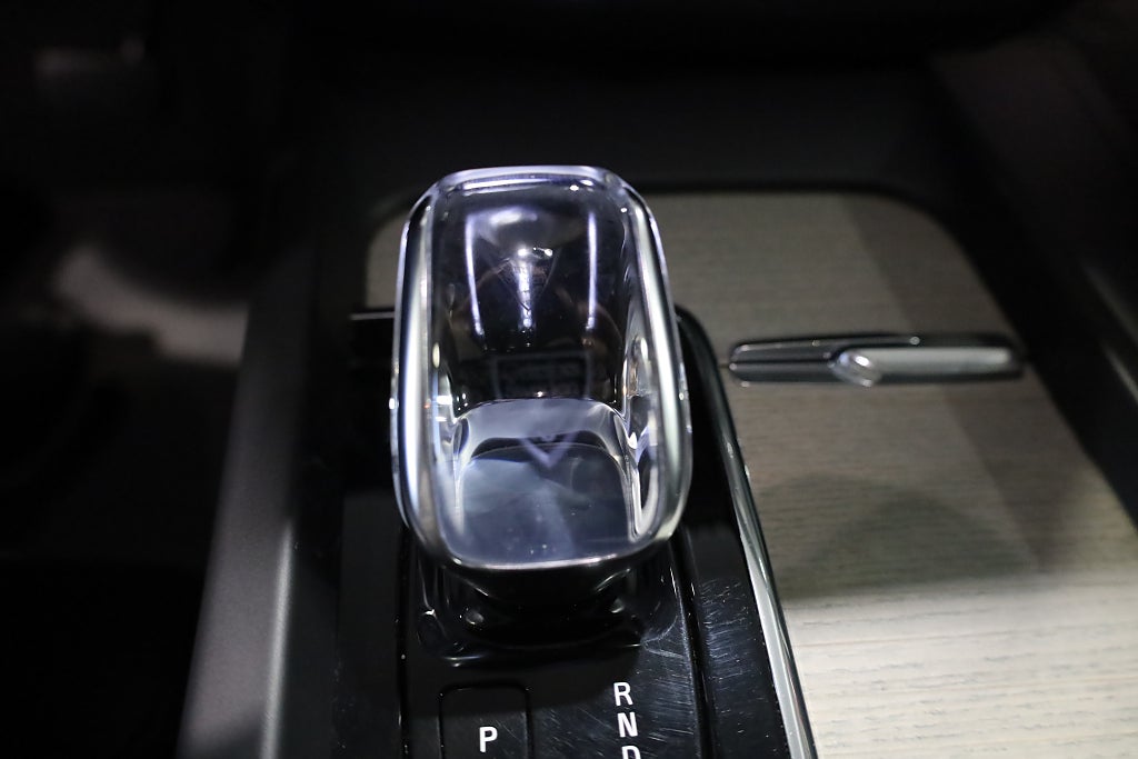 Volvo XC60 Recharge T6 AWD Inscription Orrefors Pano Drag H&K Navi 2021