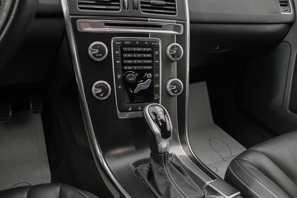 Volvo XC60 D4 AWD R-Design BLIS VOC 1-Brukare Värmare Drag