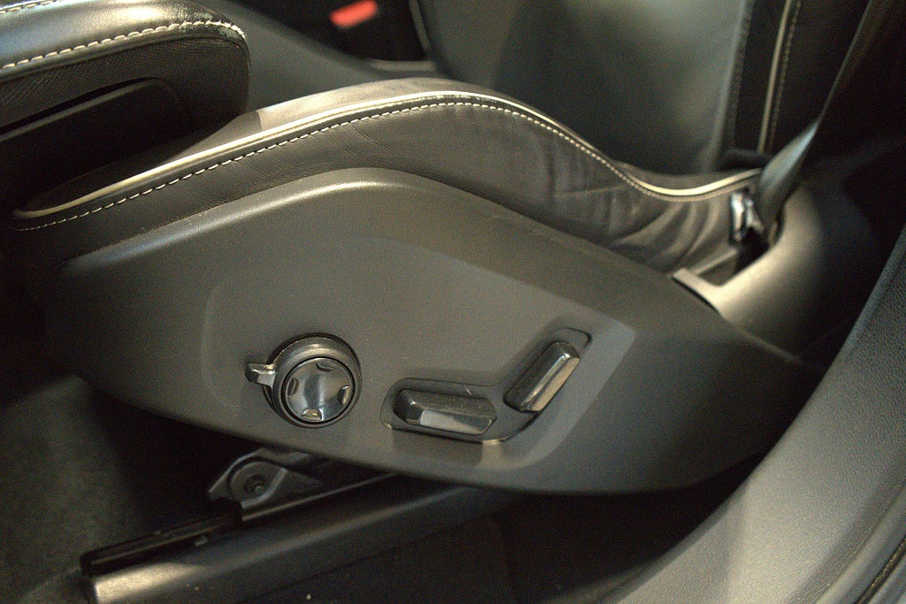 Volvo XC60 T8 AWD Recharge *3,99%* R-Design 22" B&W Pano 360 Moms