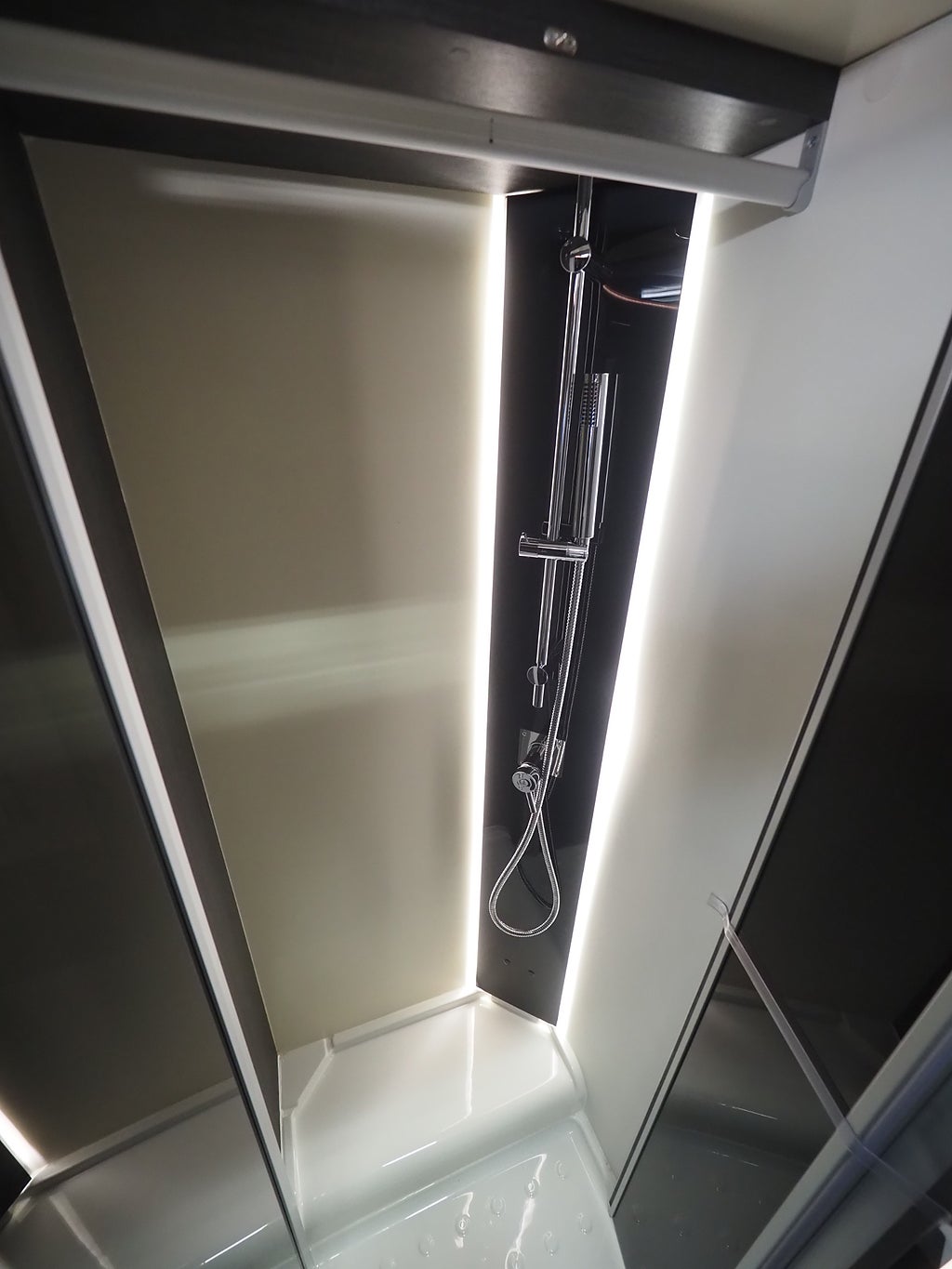 Ci Magis 65 XT AUT I 160hk I Queenbädd I Markis I Taksäng I 3500kg