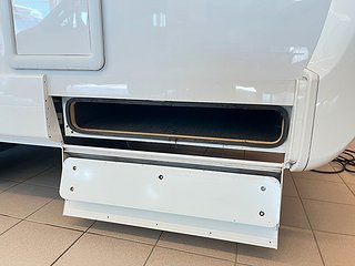 Husbil-halvintegrerad Kabe TM X 780 LXL 8 av 32