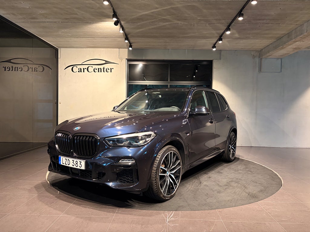 BMW X5 xDrive30d | M-sport | Panoramatak | 22”Fälgar | Luft