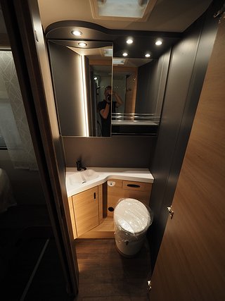 Husbil-halvintegrerad Knaus L!ve Wave 700 LX 17 av 22