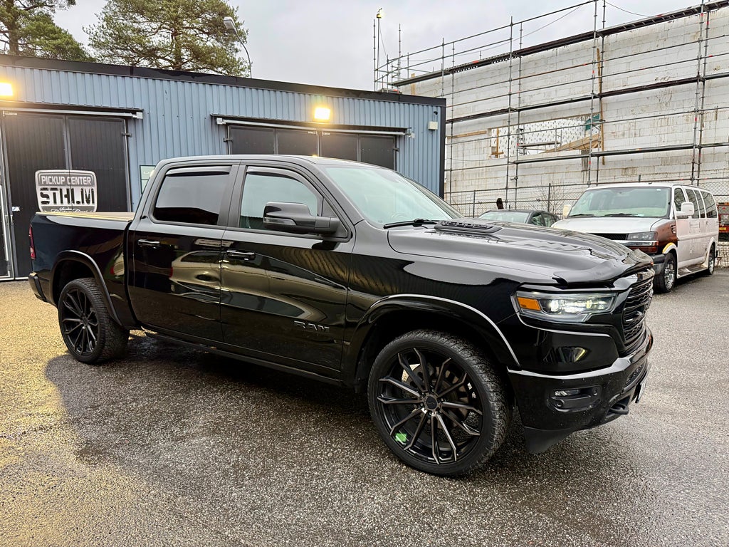 RAM 1500 Crew Cab Limited Night HEMI 4x4