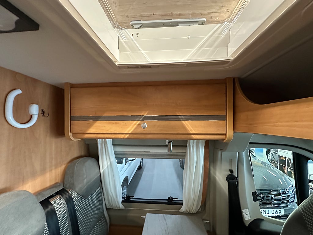 Pössl Roadstar 600 L,  Långbädd, 5.99 m , Automat thumbnail