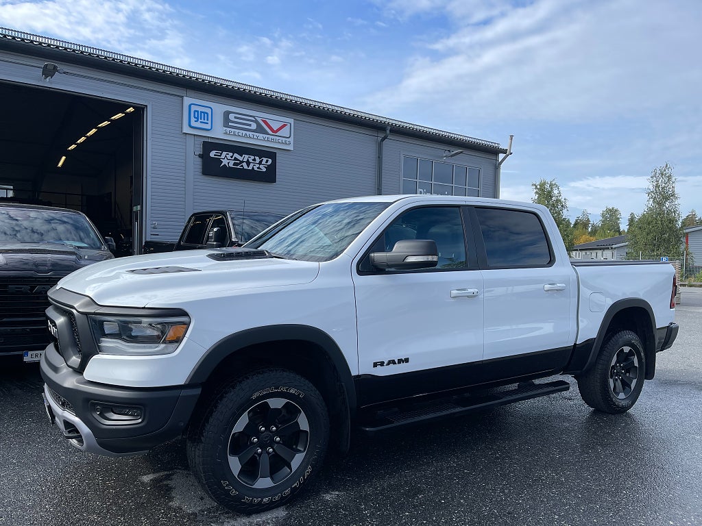 RAM 1500 Rebel Crew Cab 5.7 V8 HEMI Flex Fuel 4x4 