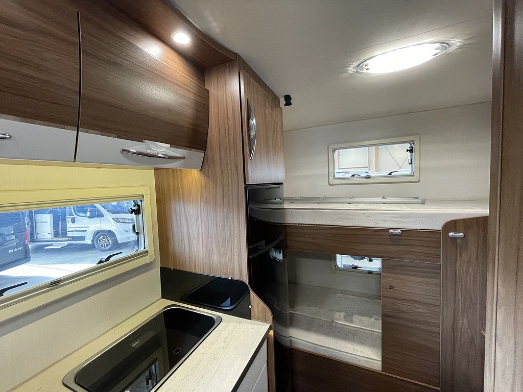 Pilote C 700 S /B-körkort/6-bältad/6-sovplatser - Pilote