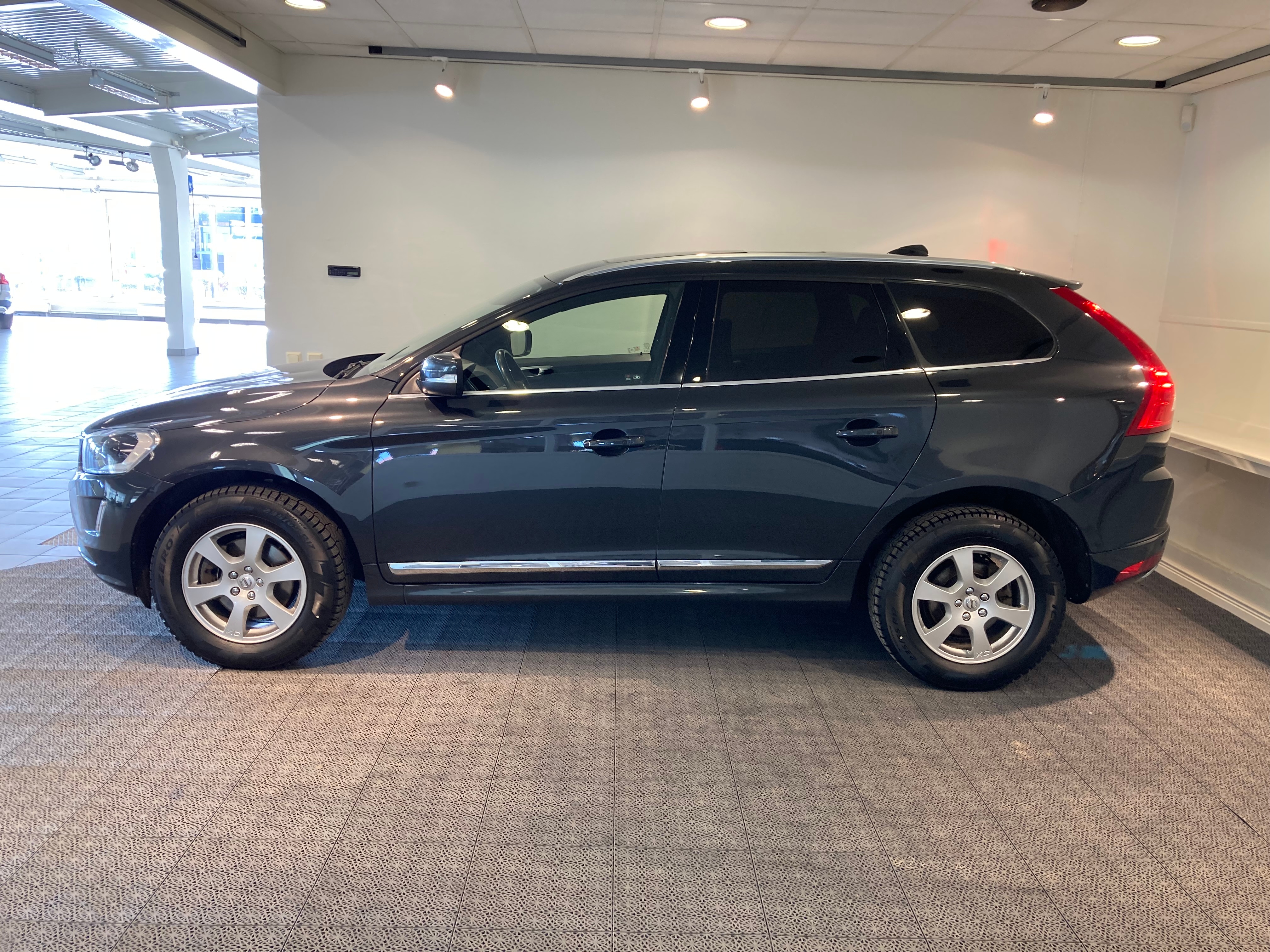 Volvo XC60 D5 AWD Classic Summum, photo 2/19