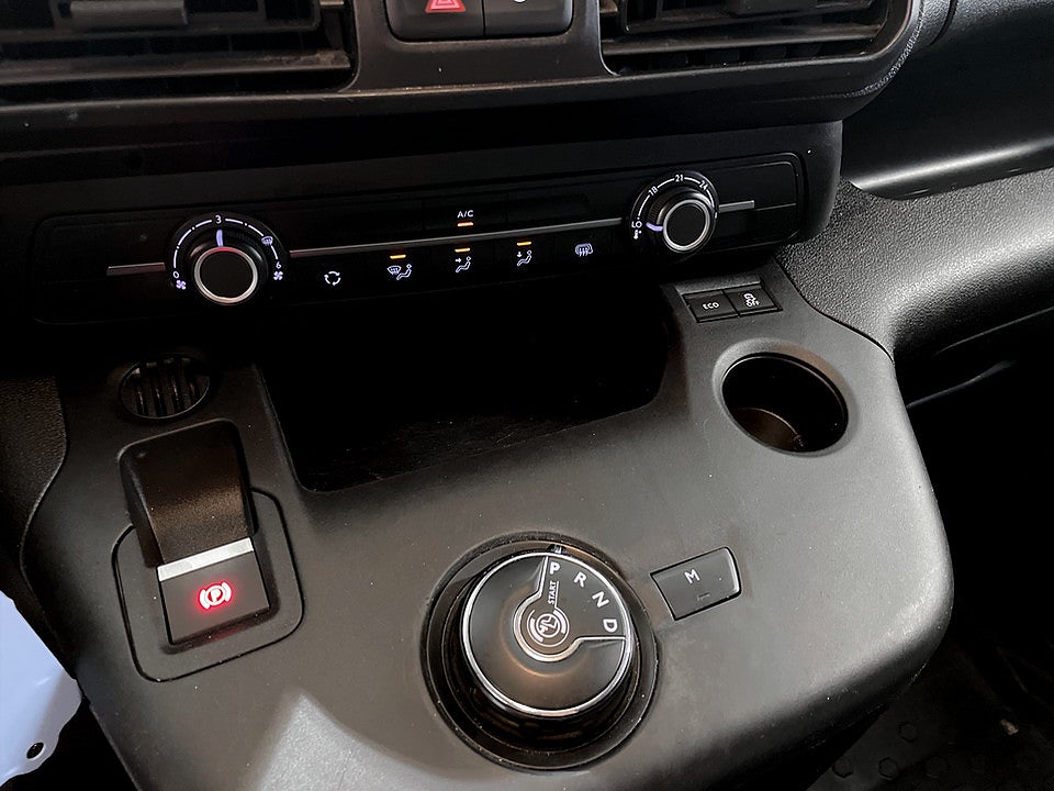 Bild på Peugeot Partner PRO 1.5 BHDi 130hk Aut L1 DRAG CARPLAY