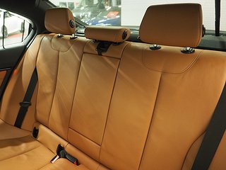 Sedan BMW 330 15 av 26