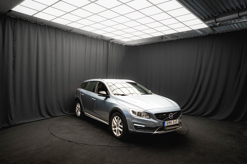 Volvo V60 Cross Country D4 AWD SUMMUM LÄDER DRAG ELSTOL D-VÄRMARE
