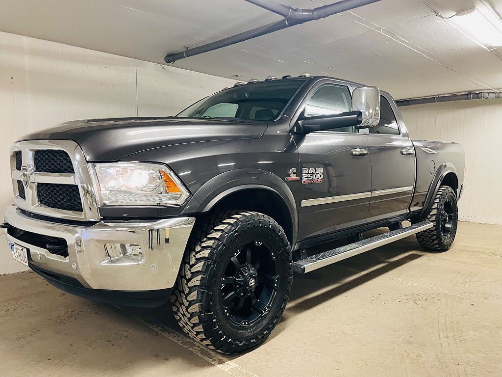 RAM 2500  Laramie 6,7l Cummins 375 HK  35"Däck  6 sits