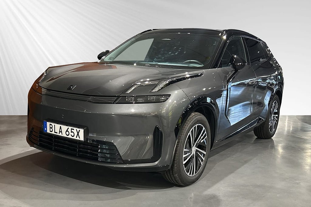 Lynk & Co 08 Core PHEV