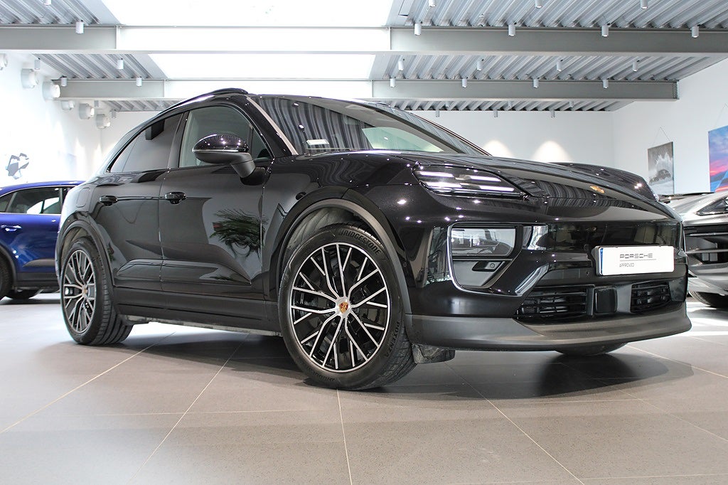 Porsche Macan 4 Moms
