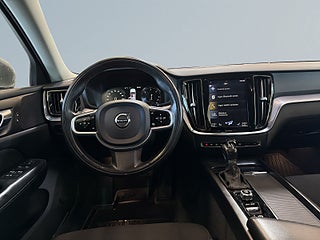 Volvo V60 D4 AWDGeartronic Momentum Adv VOC/S&V-Hjul/ Drag/Dvärm – bild 8