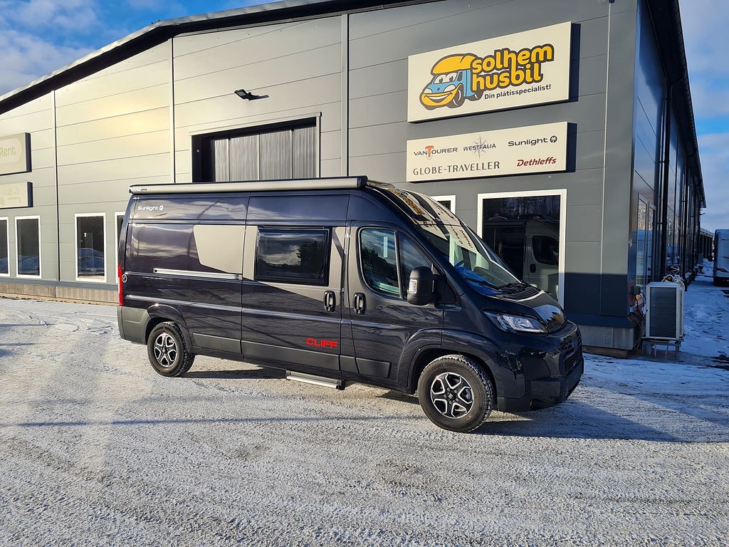 Sunlight Cliff 602 Adventure under 6 meter, långbädd, Automat, solcell, d