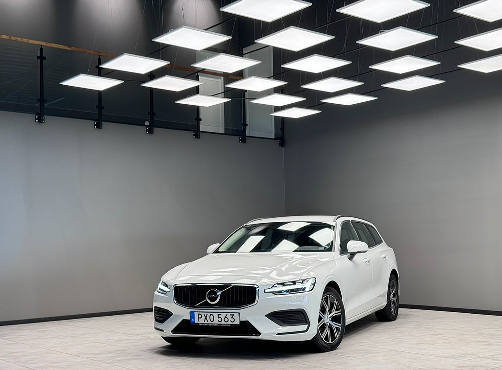 Volvo V60 B4 Momentum / Apple CarPlay/ VOC/Navi/B-kamera