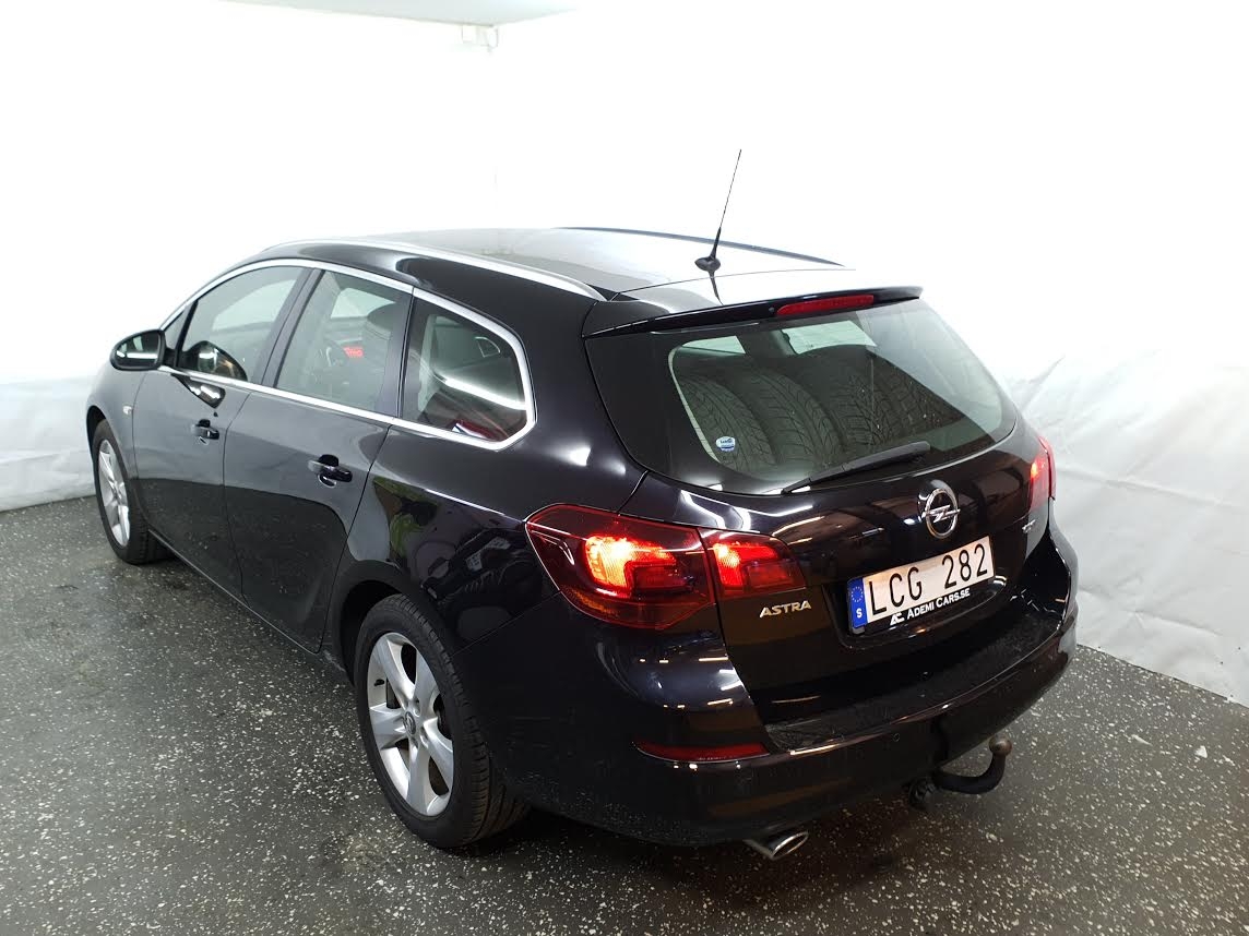 Opel Astra 2011, bild 6/36