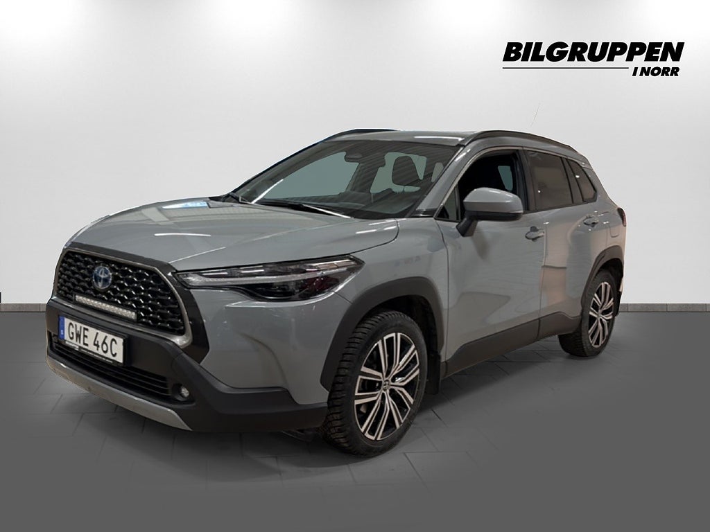 Toyota Corolla Cross Hybrid AWD Style Pluspaket (V-hjul, M-värm, LED-ramp)