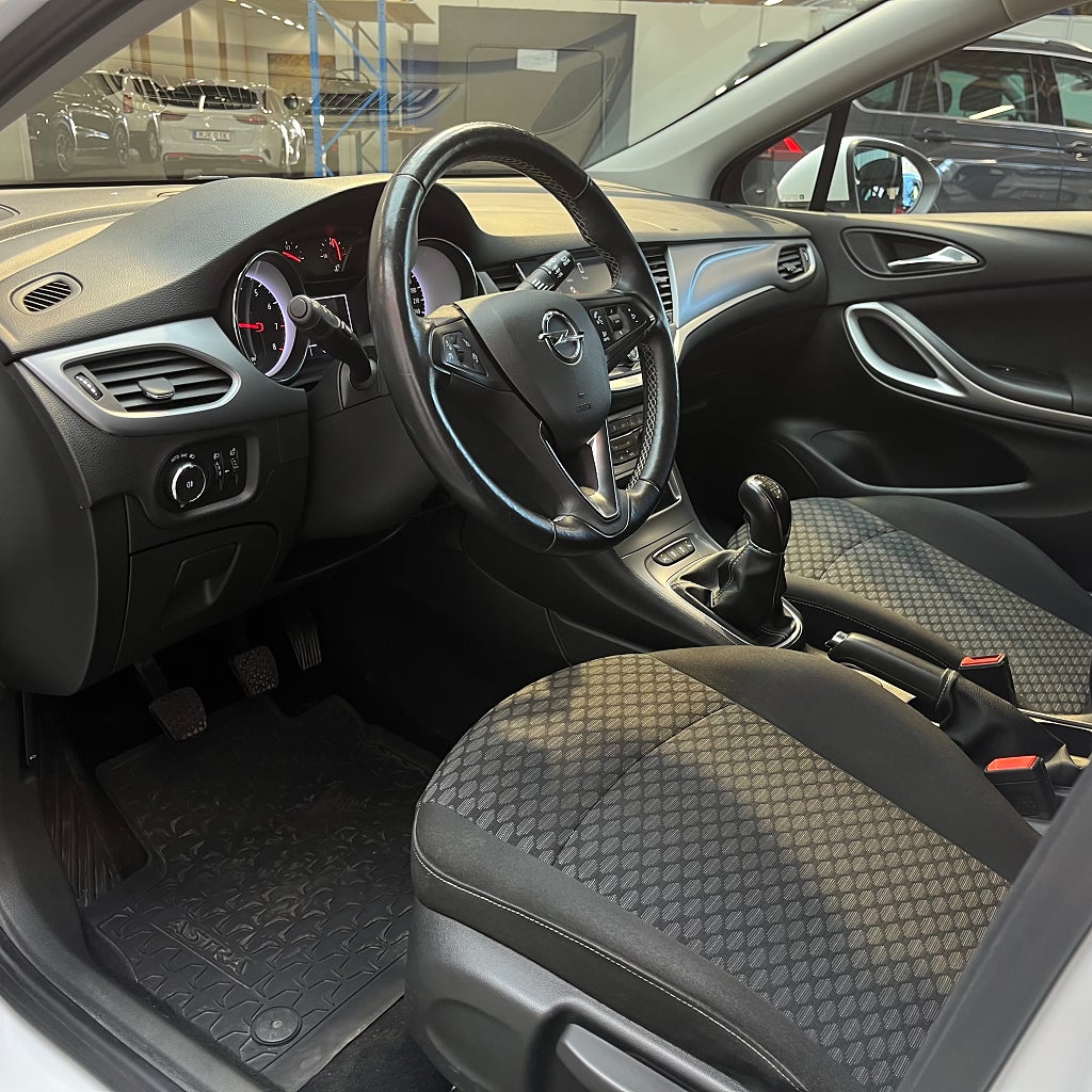 Opel Astra 1.0 EDIT 12v Enjoy Värmare P-sensorer Bluetooth