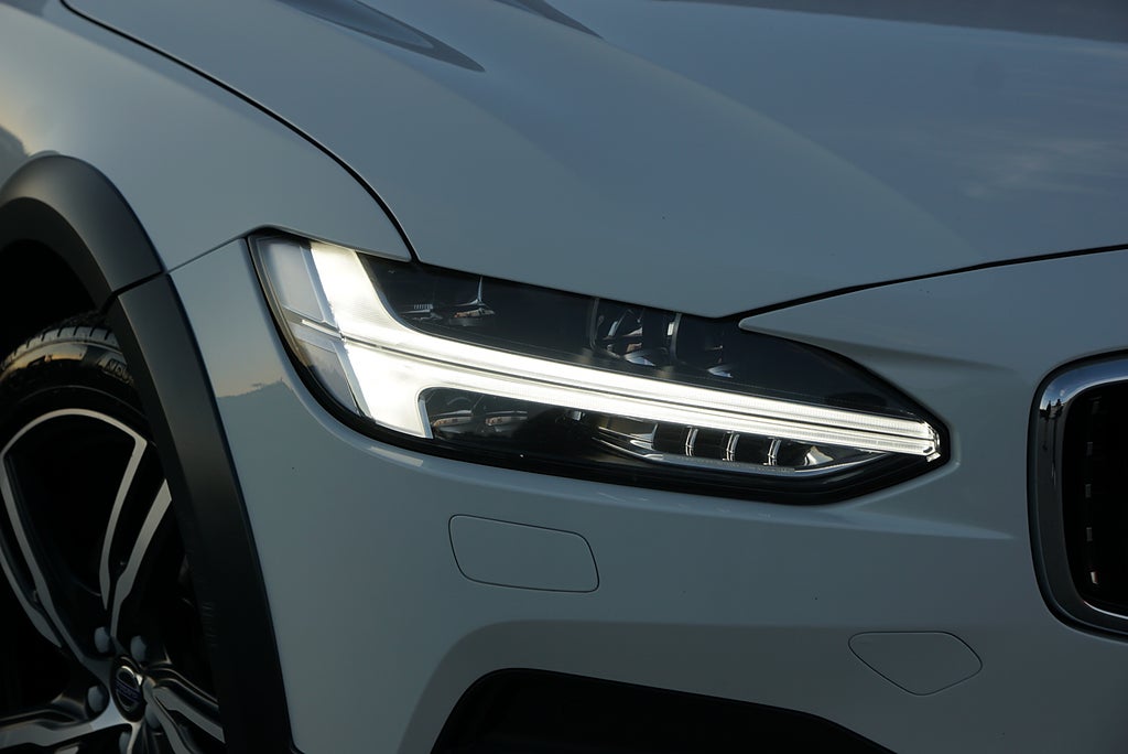 Volvo V90 Cross Country D4 AWD Pro 2-Brukare|Drag|360°|Värmare|BLIS|