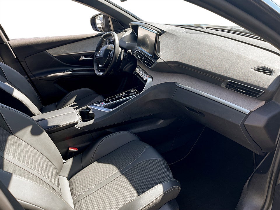 Bild på Peugeot 5008 GT 1.2 PT 130hk Aut 7-SITS B-KAMERA CARPLAY