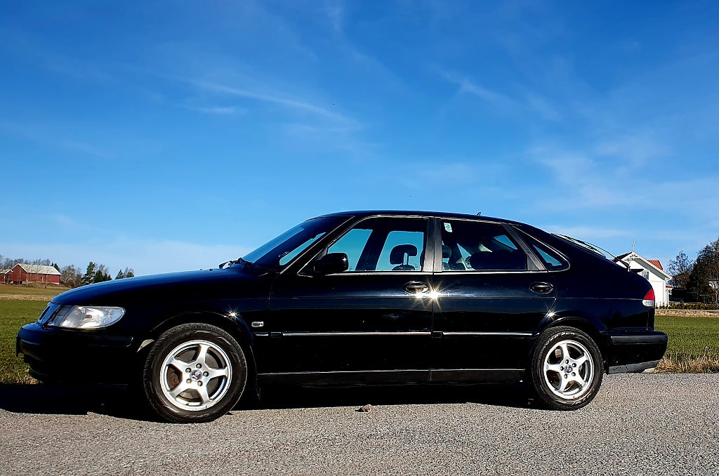 Saab 9-3 2.0 Turbo. Endast 2 äg. Nybes UA! Mkt fin!