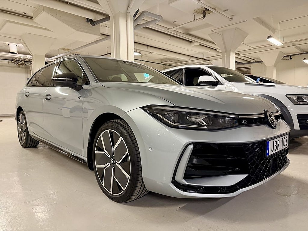 Volkswagen Passat R-Line eHybrid (272hk) Navi Drag Pano