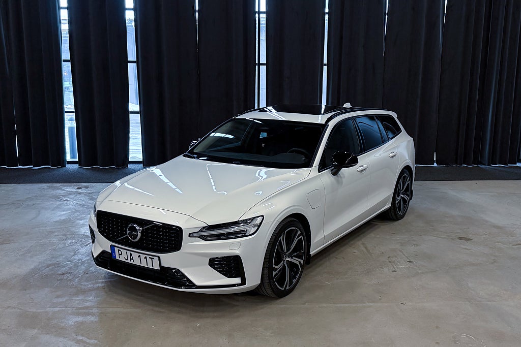 Volvo V60 II 86km Recharge T6 AWD Plus Dark|360|Panorama|Drag