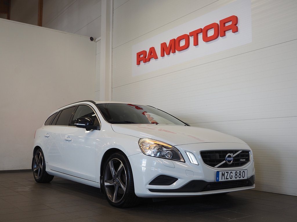 Volvo V60 D4 AWD Geartronic R-Design Taklucka Navi Drag Värm 2013