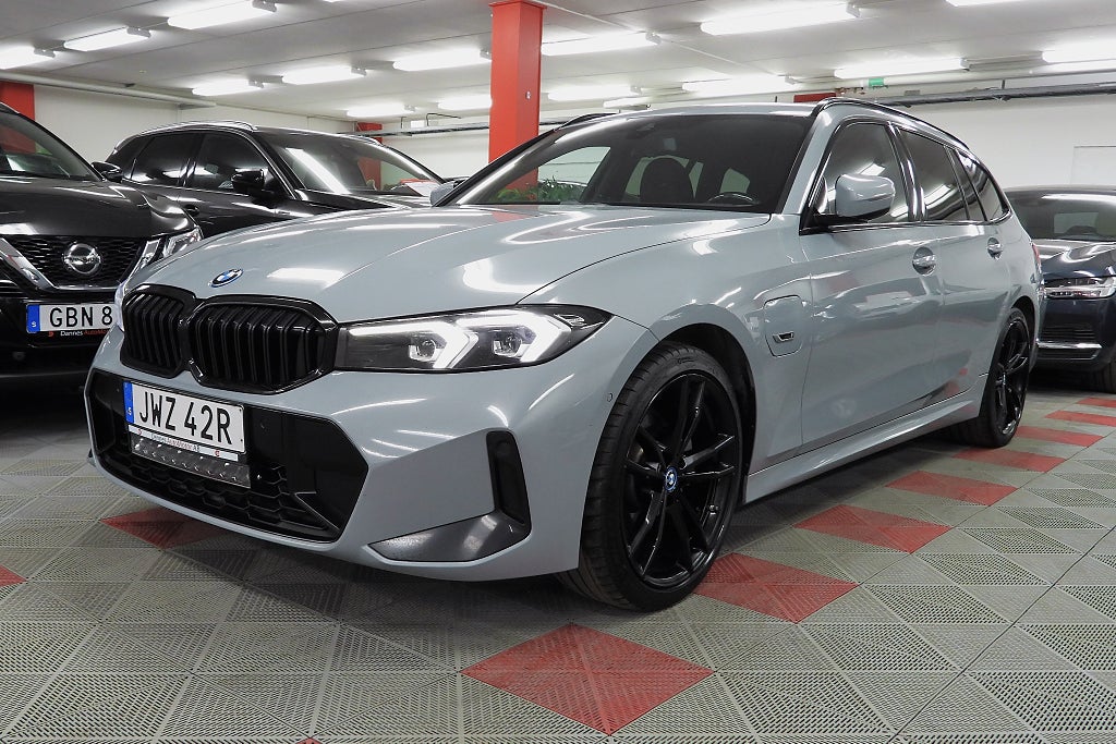 BMW 330e xDrive Kamera Drag M Sport SoV Hjul Brooklyn Grey HiFi