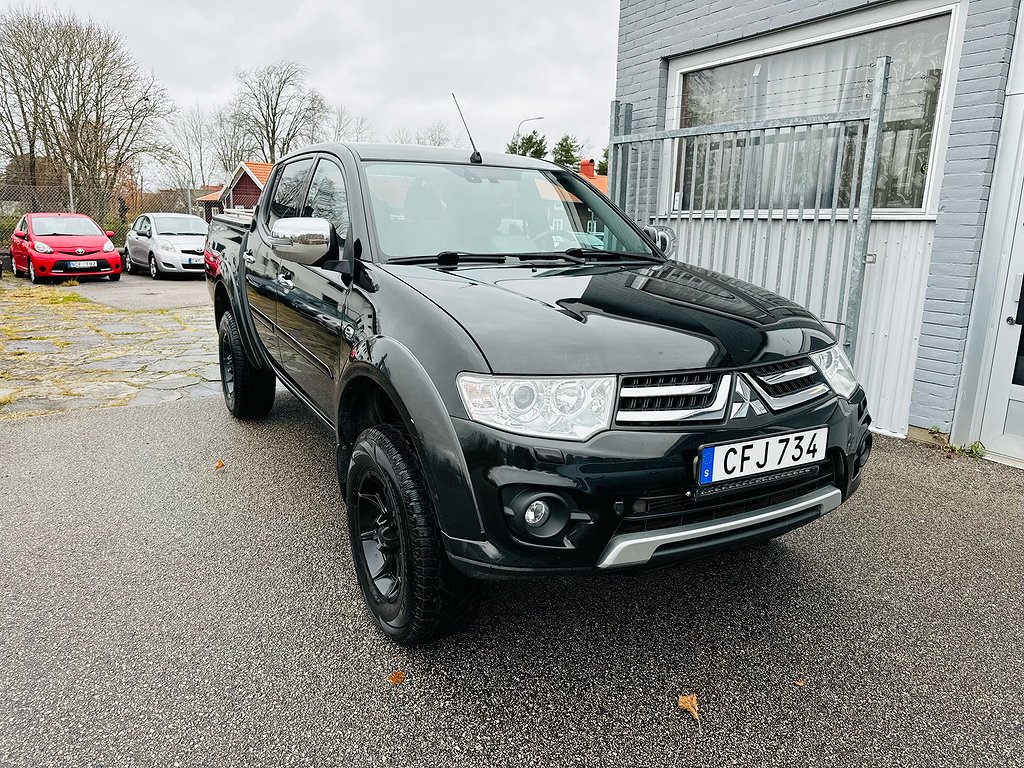 Mitsubishi L200 2.5 4X4 DUBBELHYTT / NAVI / DRAG / VÄRMARE 