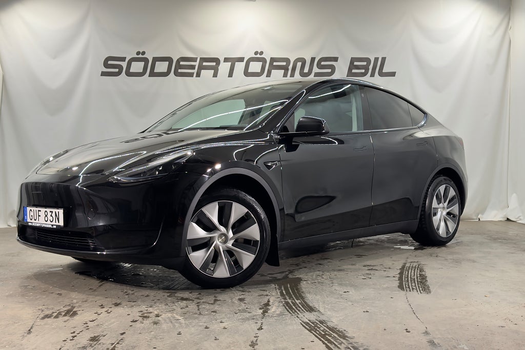 Tesla Model Y Standard Range RWD DRAG AUTOPILOT PANO LÄDER MOMSBIL