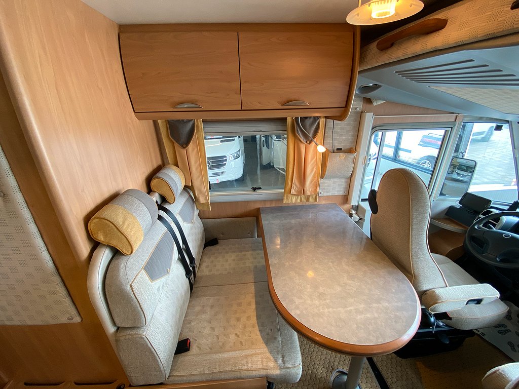 Bürstner i 640 Elegance / ALDE / Solcell / B-kort / Dragkrok - Bürstner