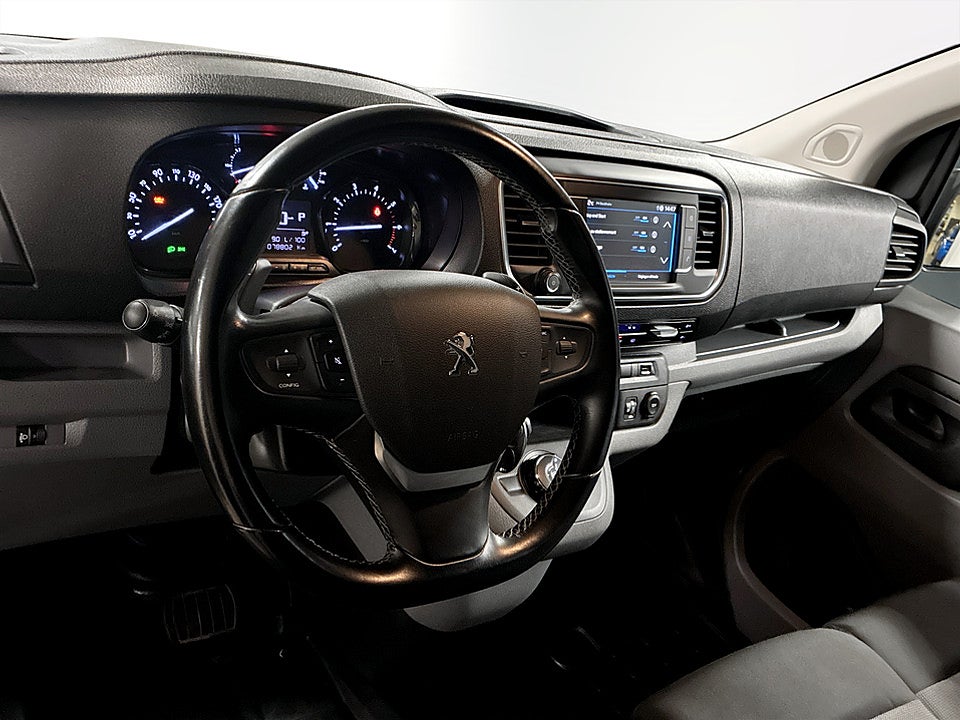 Bild på Peugeot Expert PRO+ 2.0 BHDi 180hk Aut L2 B-KAMERA CARPLAY