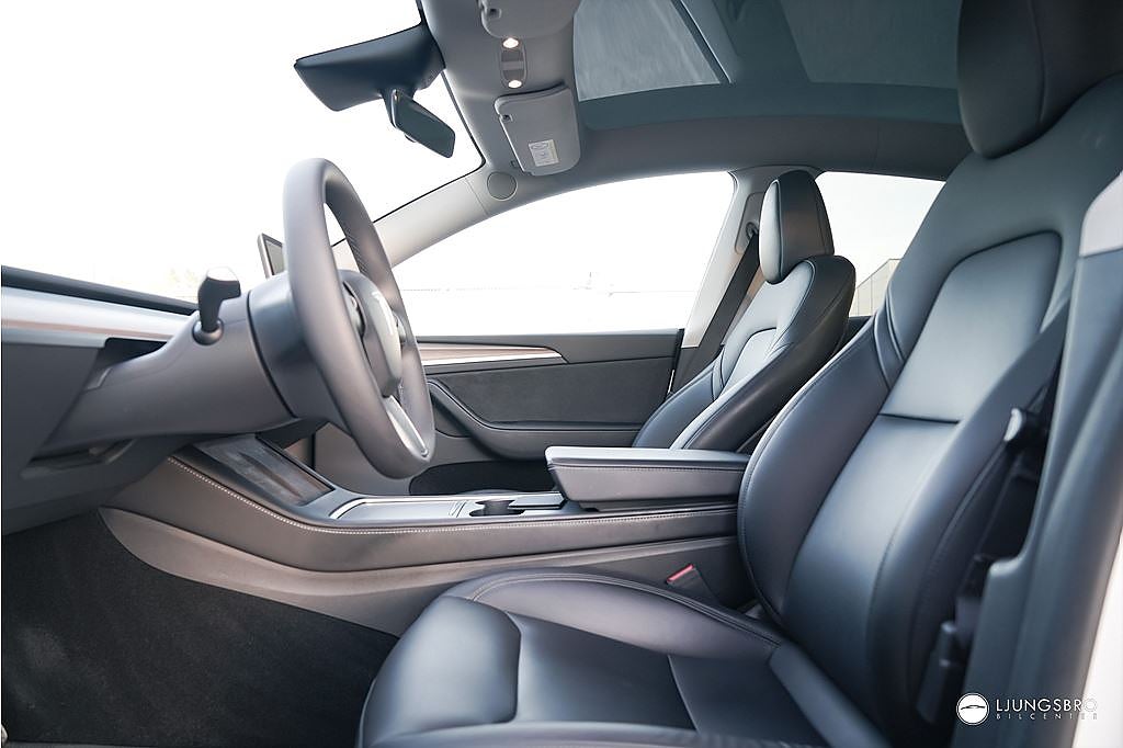 Tesla Model Y Long Range AWD 2024