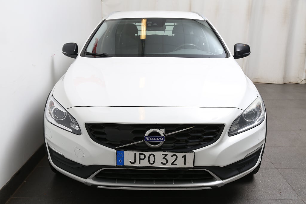 Volvo V60 Cross Country D3 150hk Momentum Aut Nybesikt Värmare Motorv 2017