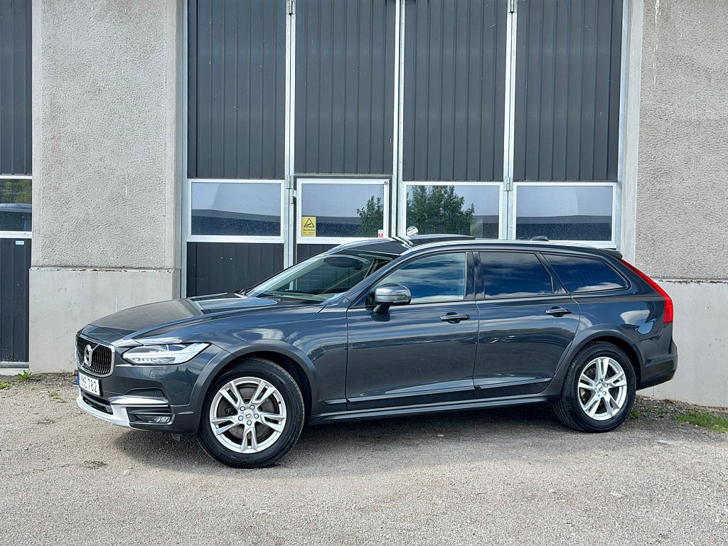 Volvo V90 Cross Country D5 AWD Inscription Pro Pano Värmare Drag VOC 
