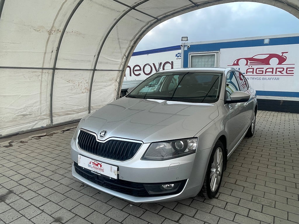 Skoda Octavia 2.0 TDI 1-BRUKARE ADAPTIV GPS B-KAM D-VÄRM NYKAMREM NYSERV NYBES