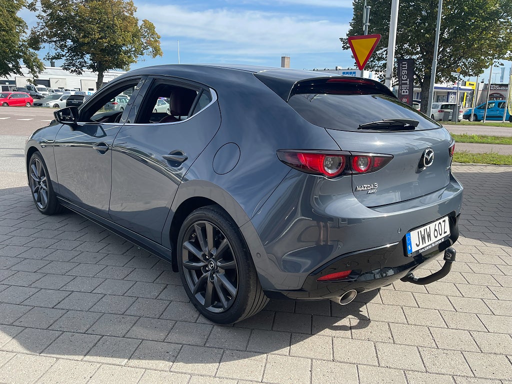 Mazda 3 Cosmo vinröd skinnklädsel 2.0 SKYACTIV-X AWD 180 hk