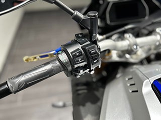 Yamaha MT-10 SP / Justerbara Fotpinnar & Regalge/ Sidoväskor / Hög ruta