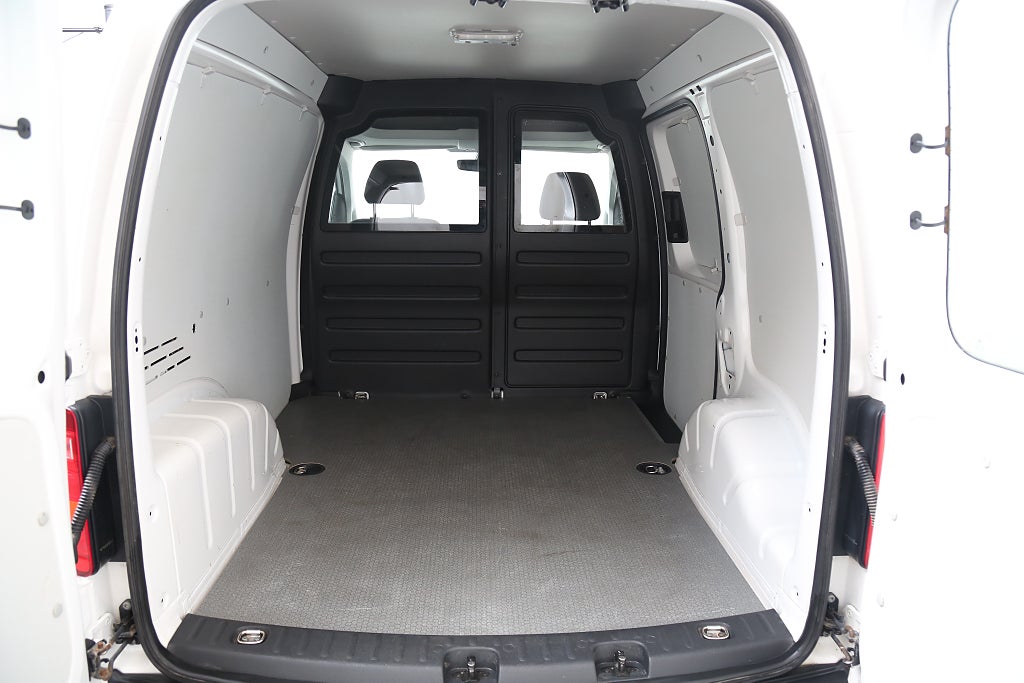 Volkswagen Caddy Van 2,0 TDI 102hk Skåp Värmare Drag 2018