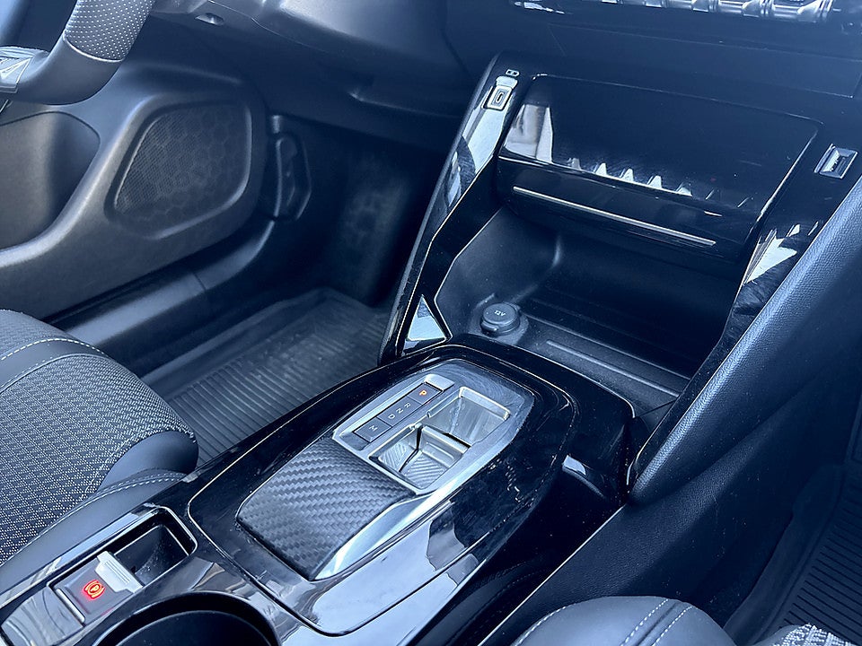 Bild på Peugeot 2008 GT 1.2 PT 130hk Aut B-KAMERA CARPLAY