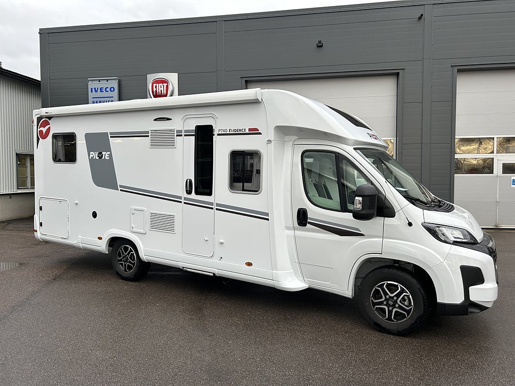 Pilote P740FGJ låga långbäddar, Litiumbatteri solcell