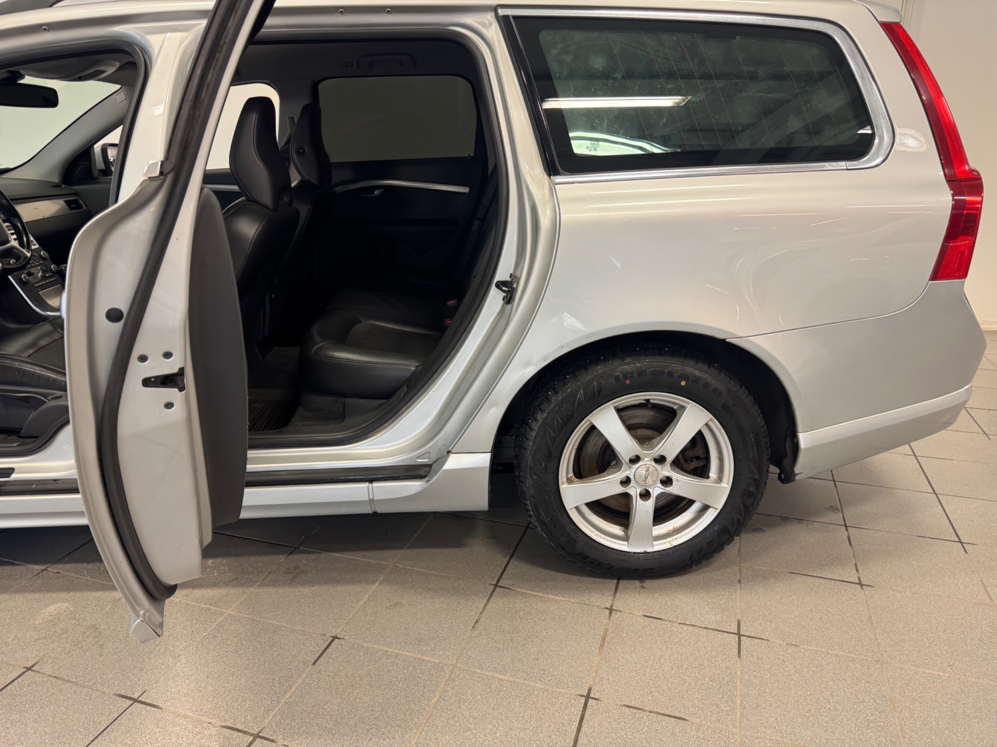 Volvo V70 Momentum 2011, bild 6/10