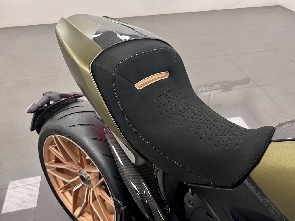 Ducati Diavel 1260 Lamborghini Limited 1/630 2021 - miniatyr 9