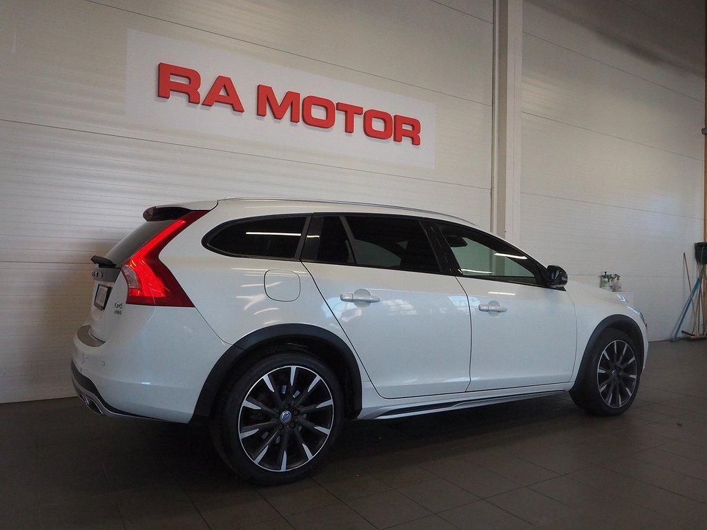 Volvo V60 Cross Country D4 AWD Aut Summum | D-Värm |Taklucka 2016